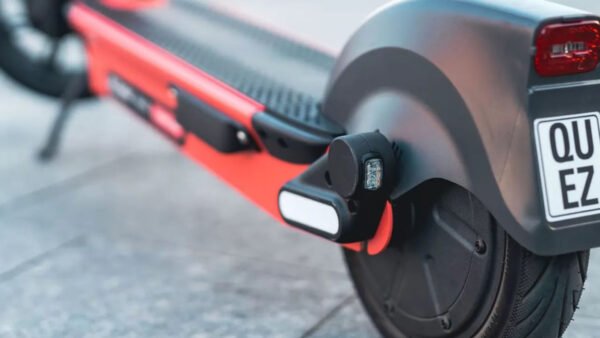 Obbligo targhino per monopattini elettrici da luglio 2025