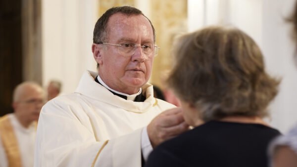 A Gibellina Chiesa e altare in una casa privata, la Diocesi vieta la partecipazione per non incorrere in scomunica