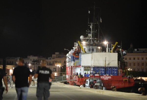 Nave Mediterranea: “Sbarcate al sicuro a Trapani le 10 persone che abbiamo soccorso”
