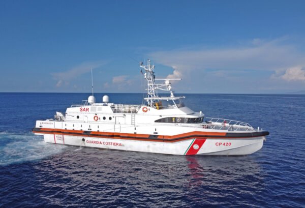 Black-out a bordo di uno yacht di 24 metri, interviene la Guardia Costiera