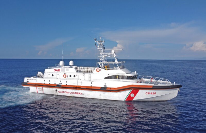 Black-out a bordo di uno yacht di 24 metri, interviene la Guardia Costiera
