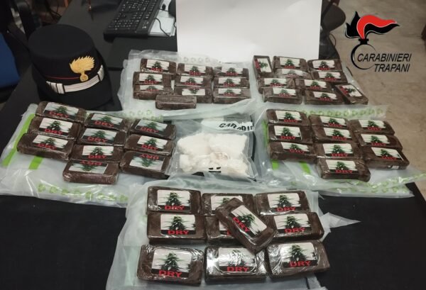 Trapani. In manette una coppia di alcamesi, trasportavano 5 chili di hashish