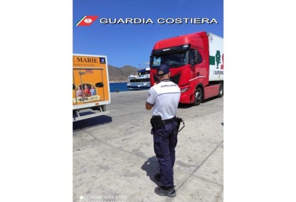 Favignana. Sequestri e sanzioni della guardia costiera
