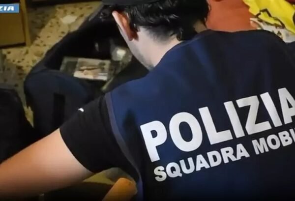 Nascondeva oltre 24 chilogrammi di cocaina a casa, arrestato