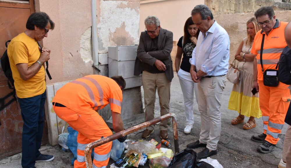 Controlli a Marsala sui rifiuti abbandonati nel centro storico
