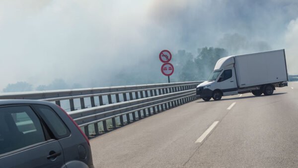 Incendi lungo l’autostrada. Chiusi due tratti: Alcamo-Trapani e Palermo-Catania