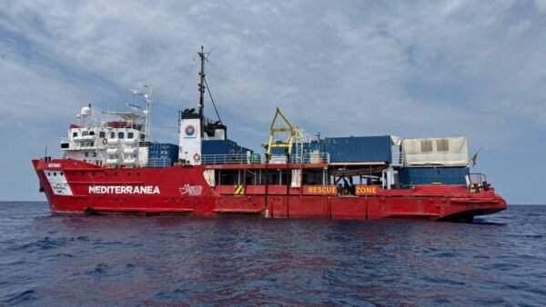 “Disobbediamo”. Il capo missione di nave Mediterranea sceglie Trapani come porto di sbarco