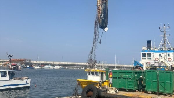 Porto di Catania, in corso la rimozione   di 48 relitti. Pronto un piano anche per Augusta