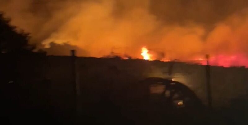 vasto incendio a Pantelleria