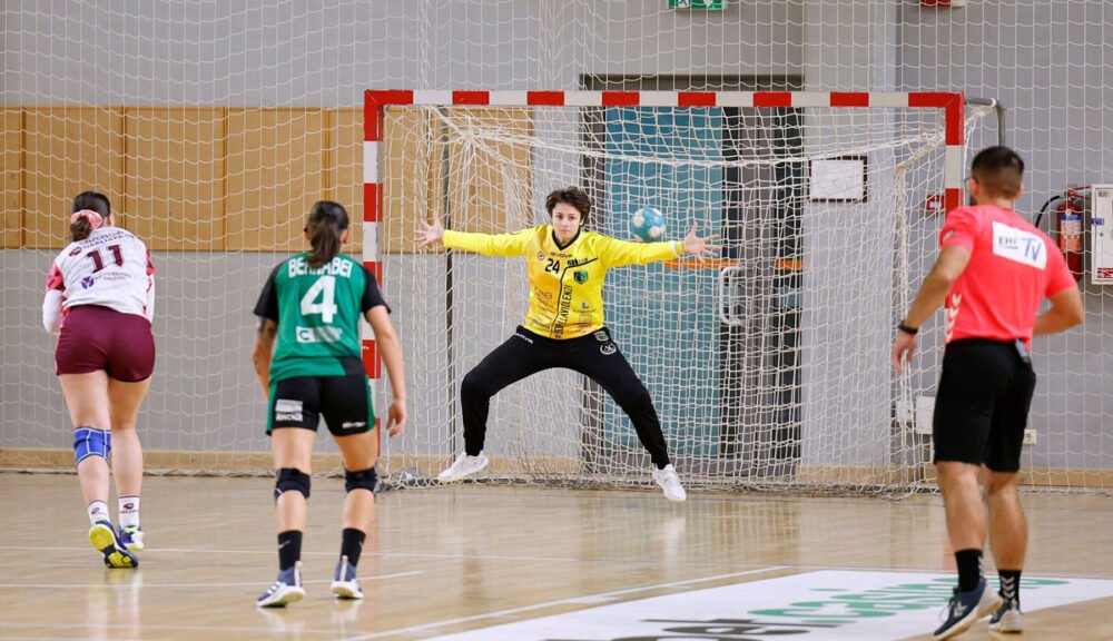 Portiere Handball Erice in azione durante un rigore