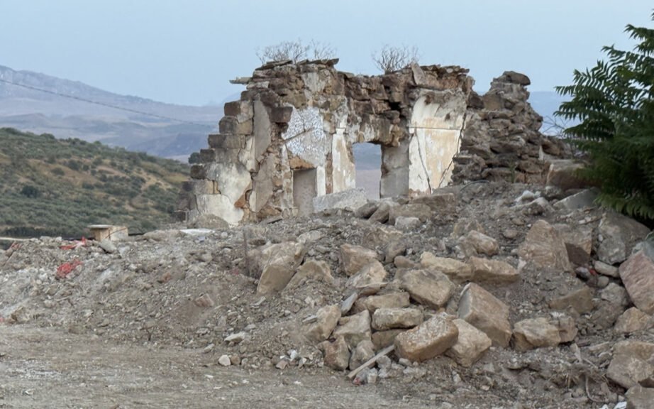 Ruderi a Poggioreale Vecchia dopo il terremoto del 1968
