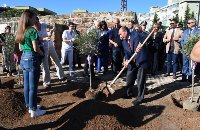 Anniversario padre Puglisi, Schifani pianta alberi di ulivo in ricordo di venti bambini ebrei uccisi