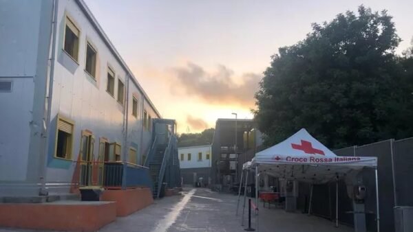 Nave Ong sbarca a Lampedusa, migranti ‘sette dispersi’