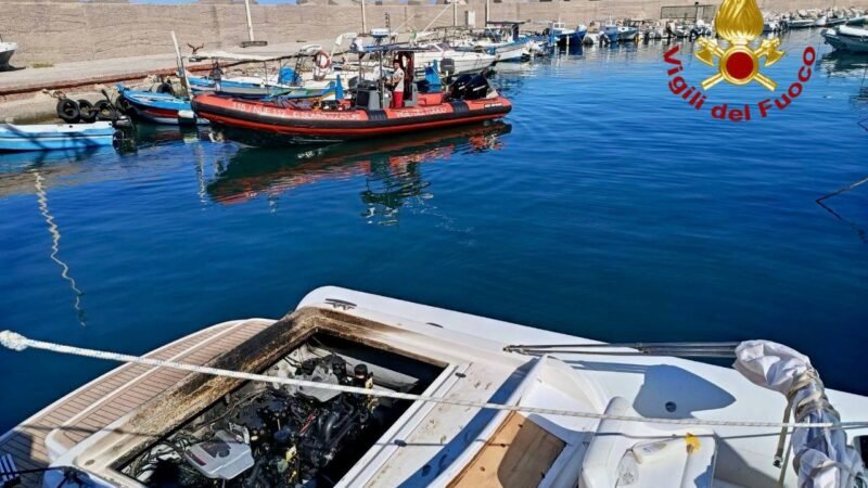 Palermo, a fuoco un gommone ferita una giovane donna