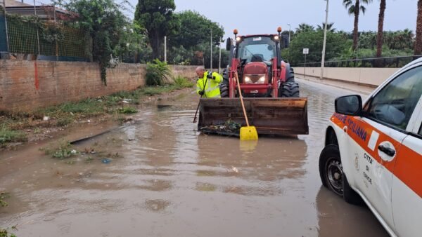 Maltempo. Protezione civile a lavoro nel comune di Erice