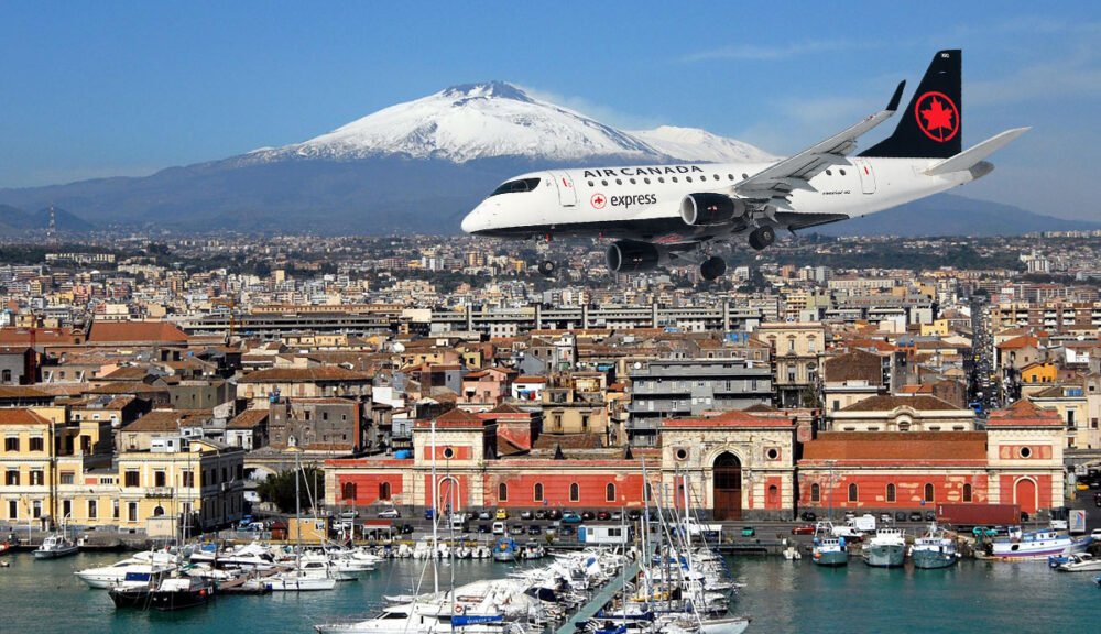 Aereo Air Canada in volo su Catania con Etna sullo sfondo