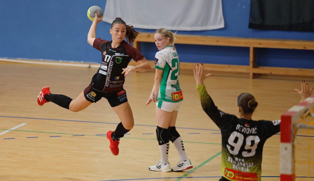 Alessia Zizzo in azione durante una partita di pallamano con l’AC Life Style Handball Erice