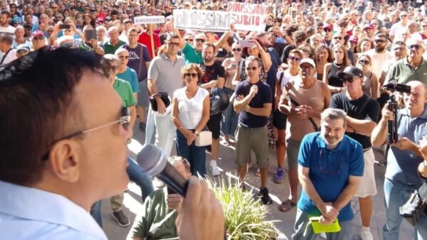 Trapani, in piazza…le urla