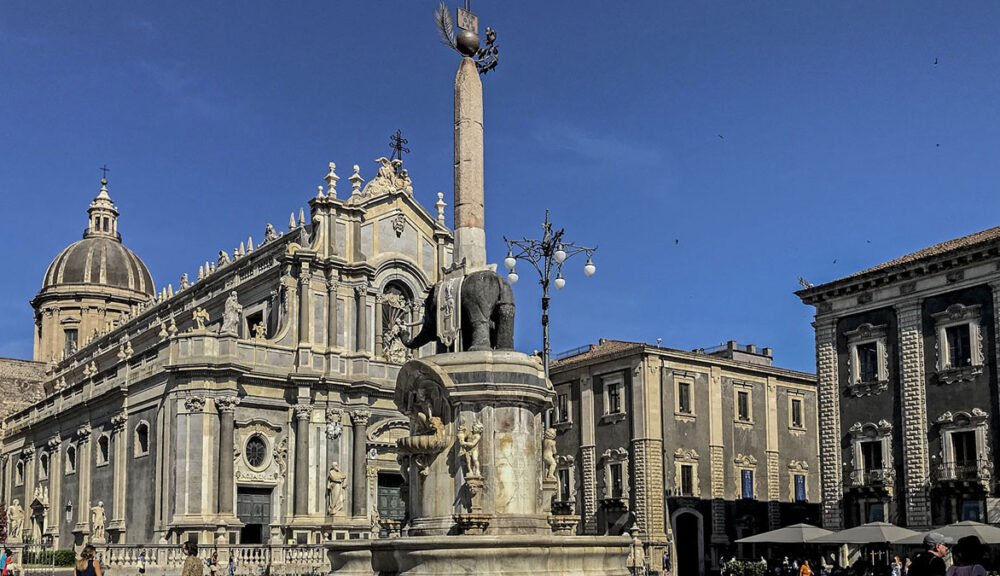 Duomo di Catania e Fontana dell’Elefante in Piazza Duomo, patrimonio UNESCO Sicilia