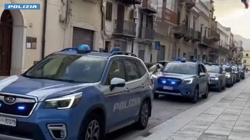 Blitz antidroga. Azienda coltivava “canapa light”, ma in realtà era canapa indiana [Video]