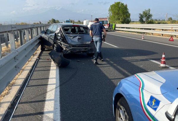 Incidente stradale sulla Siracusa-Catania, tre i feriti