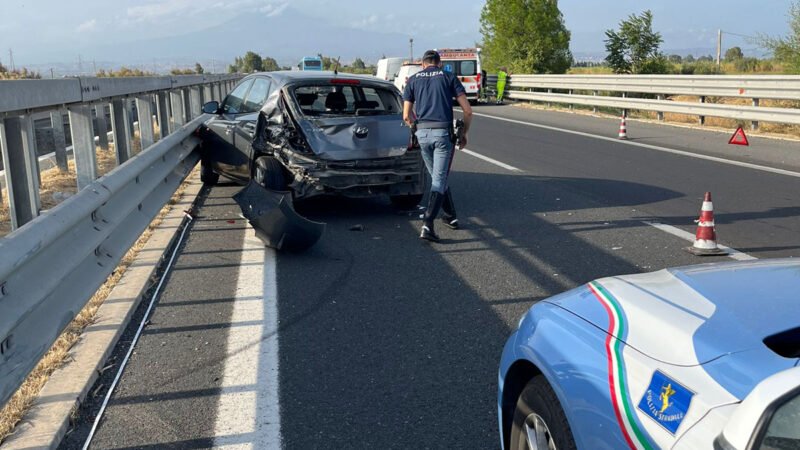 Incidente stradale sulla Siracusa-Catania, tre i feriti