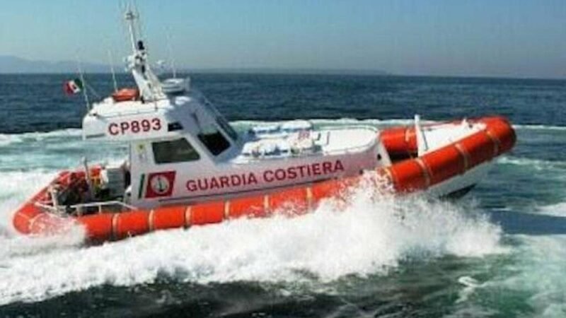 Marausa. Soccorsi dalla guardia costiera due diportisti in difficoltà