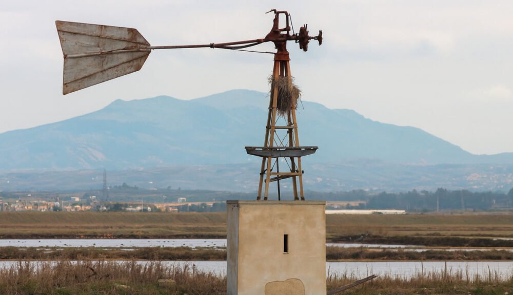 Mulino a vento tradizionale nelle saline di Trapani – Foto da Wikipedia