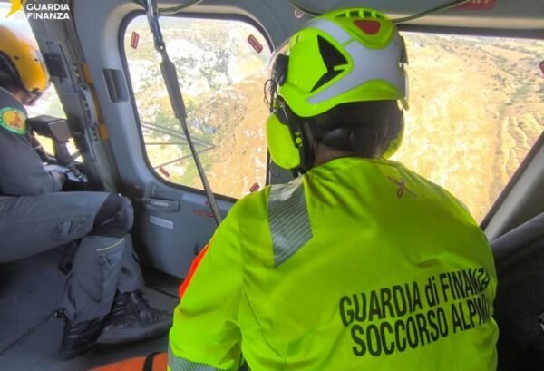 Catania. Soccorso un escursionista infortunatosi mentre era nella Riserva