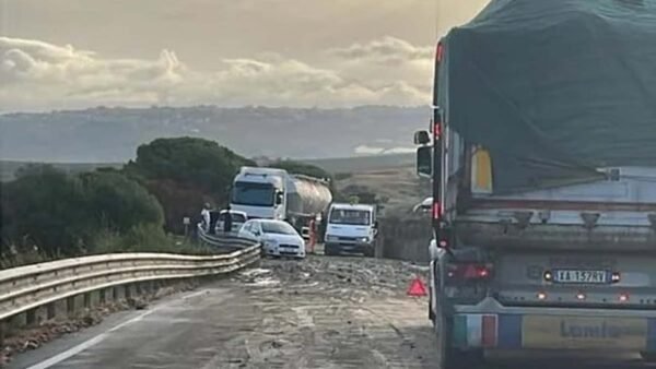 Calatafimi. Chiusa per detriti la statale 113 Settentrionale Sicula Km 339,700
