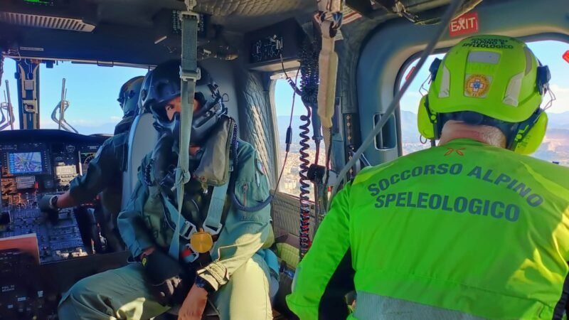 Intervento congiunto di Aeronautica e Soccorso alpino a Cefalù per recuperare donna con trauma cranico