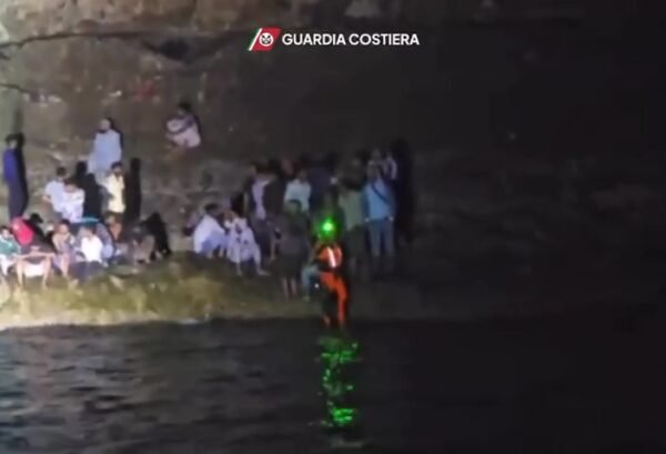Soccorse 64 persone nella notte dalla Guardia Costiera a Lampione