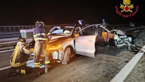 Cinque persone ferite nella notte in un incidente tra Termini Imerese e Trabia