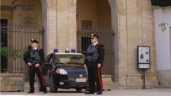 Fermato ad un posto di blocco, trasportava un panetto di cocaina
