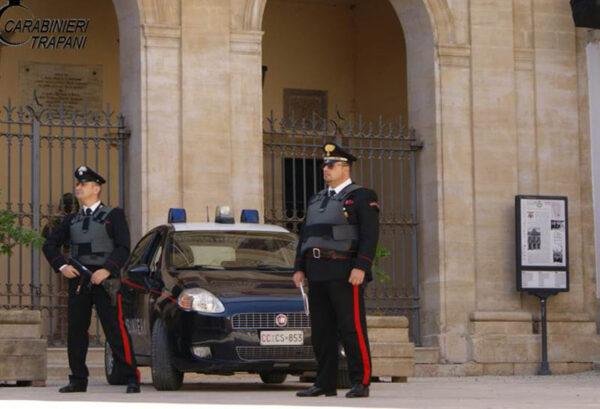 Fermato ad un posto di blocco, trasportava un panetto di cocaina