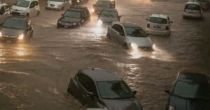 Alluvione a Favara, auto sommerse dall’acqua nelle strade – immagine rielaborata digitalmente