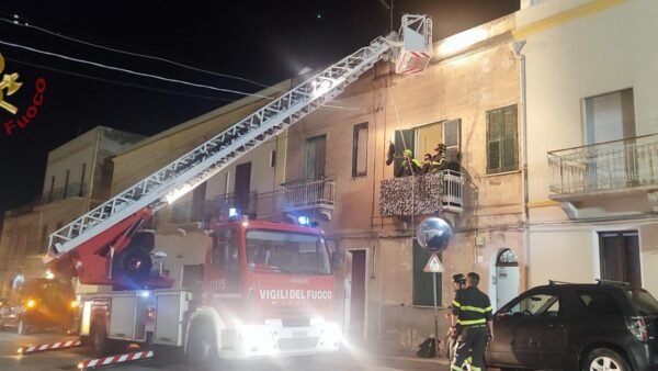 Erice: intervento dei vigili del fuoco per soccorrere uomo di 260 chili