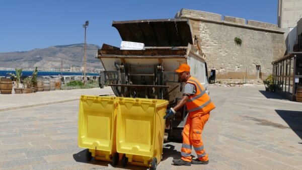 Sciopero nazionale generale di venerdì: possibili disagi nella raccolta rifiuti a Trapani