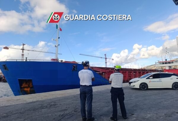 Fermata dalla guardia costiera di Trapani nave, oltre 20 le irregolarità riscontrate