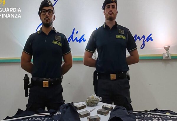 Trasportava droga, arrestato dalla finanza di Termini Imerese