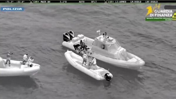 Maxi sequestro di hashish di Polizia e Guardia di Finanza a largo delle coste trapanesi