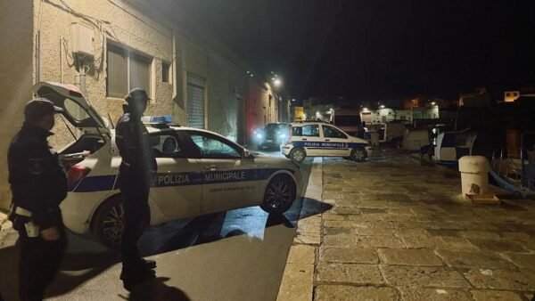 Mazara: piazzetta Scalo nuovo blitz della Polizia Municipale