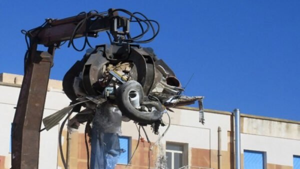 Guardia Costiera, fermato un uomo che trasportava rifiuti