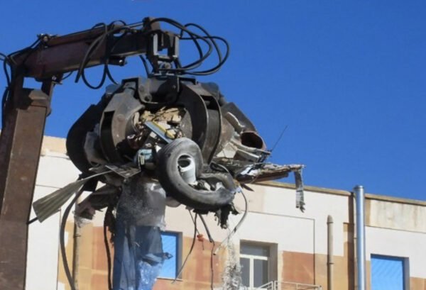 Guardia Costiera, fermato un uomo che trasportava rifiuti