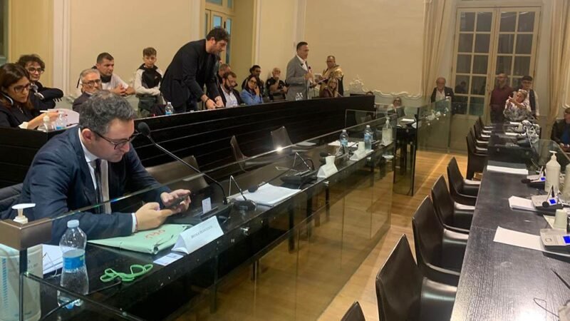 Palazzo Cavarretta, seduta a campo libero