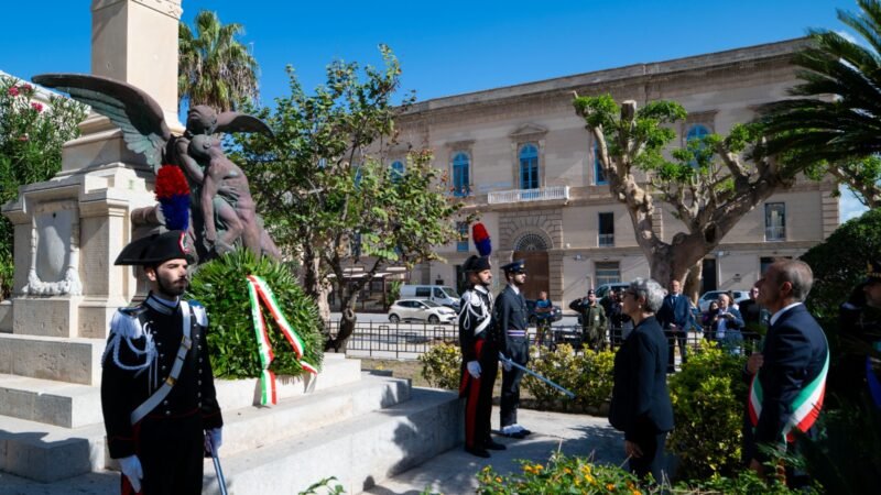 4 novembre corona e monumento(1)