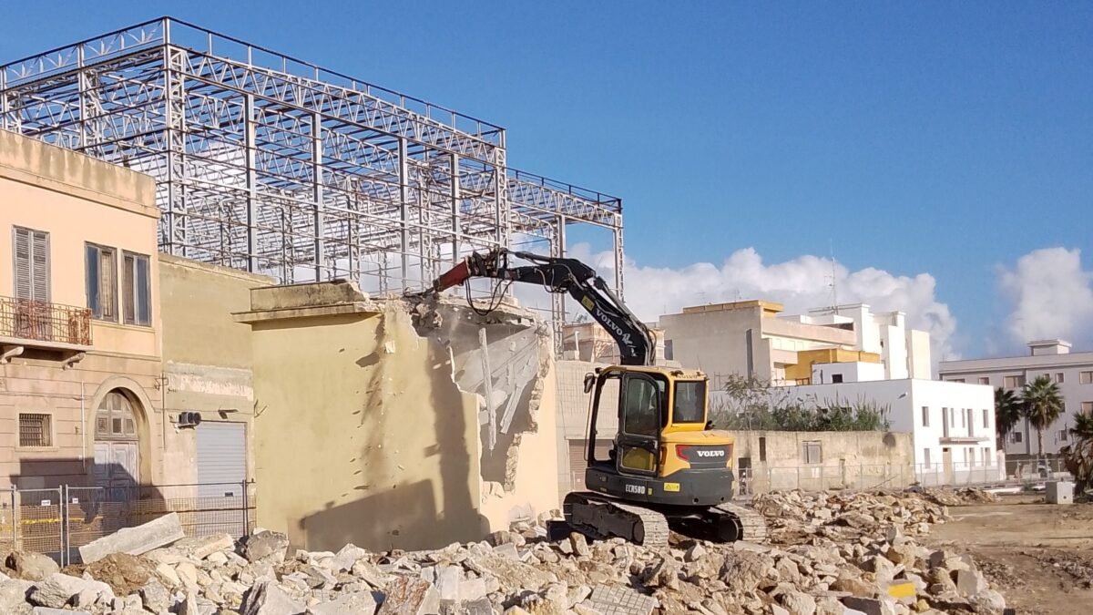 A) demolizione cabina enel lungomare marsala