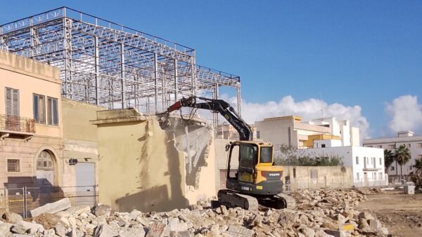A) demolizione cabina enel lungomare marsala