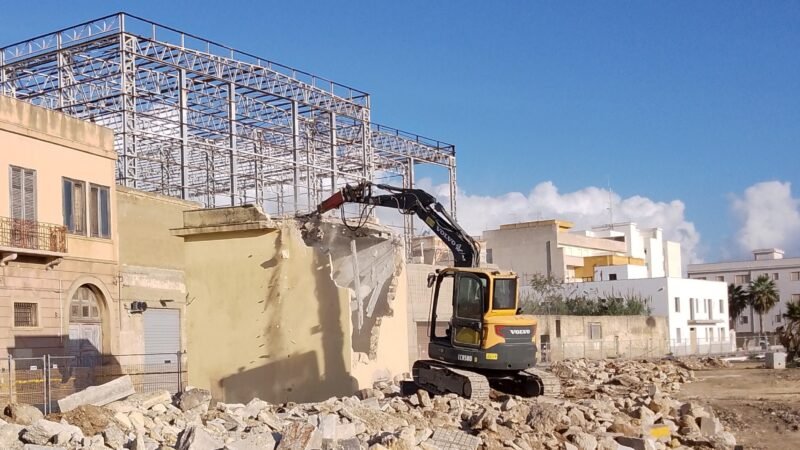 A) demolizione cabina enel lungomare marsala