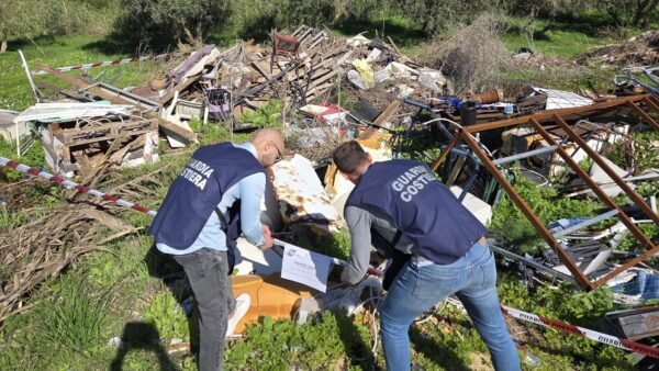 Guardia Costiera di Mazara sequestra tre aree verdi per abbandono incontrollato di rifiuti